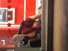 Couple caught having sex in a Santander branch without any shame – Caiu na Net