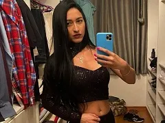 Letycia Valenttina masturbating when she wakes up