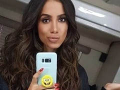 In quarantine, Anitta did a live workout in a bikini, showing off her toned body and making sexy moves.