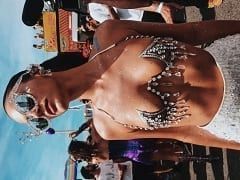 Went to Enjoy the Bloco da Favorita at Carnival 2018 in Copacabana – RJ and Dared in Her Costume With Her Breasts Almost Showing and a Super Short Shorts