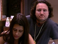 A writer from Para, explicitly masturbated next to Ana Paula, a student from Santa Catarina, and didn’t care about the night cameras in the room.