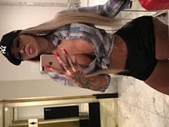 Bitch and Erotic Model Recorded Several Videos Showing Her Panicat Body and Masturbating Her Delicious Pussy