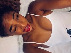 Delicious Brazilian, famous abroad, gives Uber a delicious blowjob until she gets some milk in her mouth