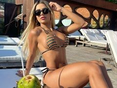 Blonde naked masturbating and showing off