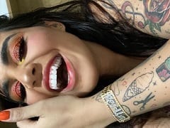 Delicious showed that she’s still hot in a live video, rolling her huge ass and leaking a picture of her breasts