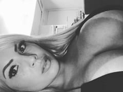 Came On The Net Giving A Very Hot Blowjob To Her Partner, Sucking And Looking Seductive Very Sexy