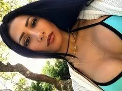 Hot singer Simaria paid tits in stories