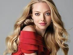 Actress Seyfried in Amateur Photos Giving Her Boyfriend a Blowjob in the Middle of the Sea on a Stand-up Paddleboard
