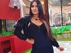 BBB20: got drunk and her friends helped her by bathing her, but she ended up paying for her boobs by fixing her towel