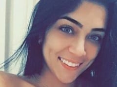 And Very Naughty Brunette Recorded a Home Video Masturbating and Showing Off Naked in the Bathroom But It Fell on the Net – SP