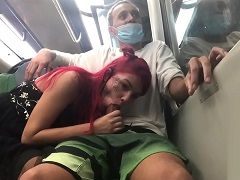 Young girl in the subway sucking her boyfriend’s cock – photoacompanhantes