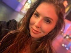 Delicious blonde actress doing a hot fuck in the bathtub with nigga sucking and getting on all fours