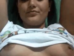 An employee of, a fashion store in São Paulo, makes her fiancé go crazy on webcam