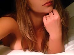 Delicious Married Girl Did an Amateur Strip in a Shop Fitting Room, Masturbated and Recorded a Video to Send to Her Husband – Caiu na Net