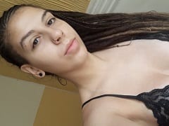 Nymphet of 19 Years Recorded a Video Suckling and Getting Four in the Bathtub