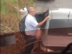 Brazilian Amateur Flagra of Tiozão Eating Hot Naughty Girl by Day in Car in Murumbi – SP