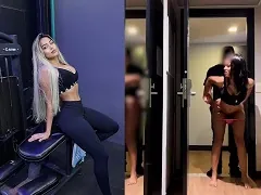Giving her pussy to the ifood delivery man