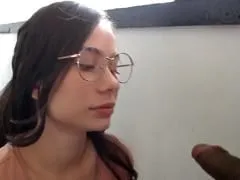 Nati Ninfetinha de Óculos Maravilhosa gave her boyfriend a wet blowjob and then went down on his cock on the balcony