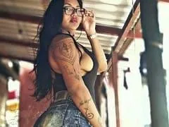 Cute Bitch Gives Her White Client a Sucker in Amateur Video