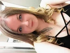 Sucked Her Boyfriend’s Cock Full of Horniness and Ended Up Taking a Nice Drop in Her Slutty Little Mouth