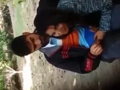 A Very Tart Amateur Starts Sucking Her Boyfriend in a Public Square in a Dixavada Way, But Ends Up Being Caught by a Person – SE