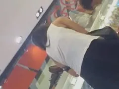 Tardy Married Woman Went Shopping With Her Husband At The Mall In A Skirt And No Panties, At The Time Of Choosing The Shoe She Lowered Showing Her Pussy