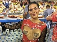 With Breasts Sampled Only With Adhesive to Watch the Parade Teasing With Her Sensual Body