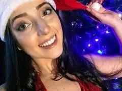 21-Year-Old Hot Brunette Lis Who’s Already a CamGirl Showed Off Naked in the Bath and Then Wore Lingerie in Bed