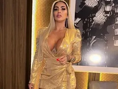 Naked live showing off her sexy body