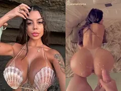 SP’s most famous busty Job showing off her fatal sitting skills